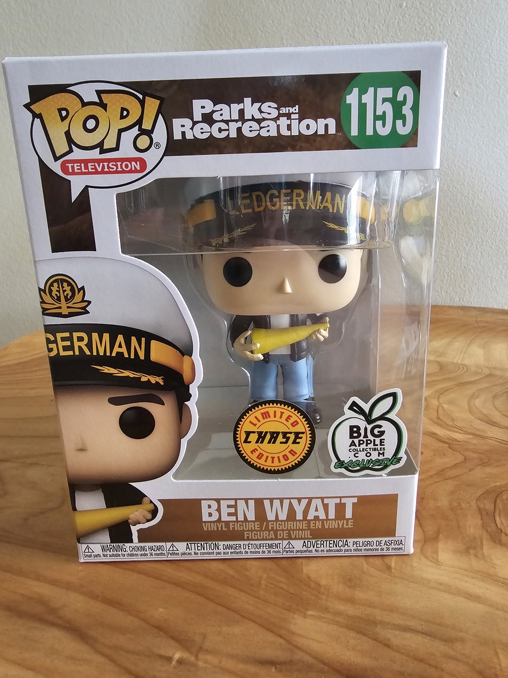 Funko Pop! Parks and Recreation Ben Wyatt #1153 - Yellow/Black - Picture 2 of 7